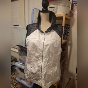 Zenergy by Chico's size 2 NWT black & white zip up vest.
